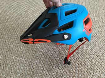 Prodám: Helma R2 Trail modrá, velikost L 58-61 cm - bazar - Bike-forum.cz