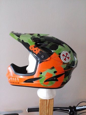 Prodám: Downhill helma - bazar - Bike-forum.cz