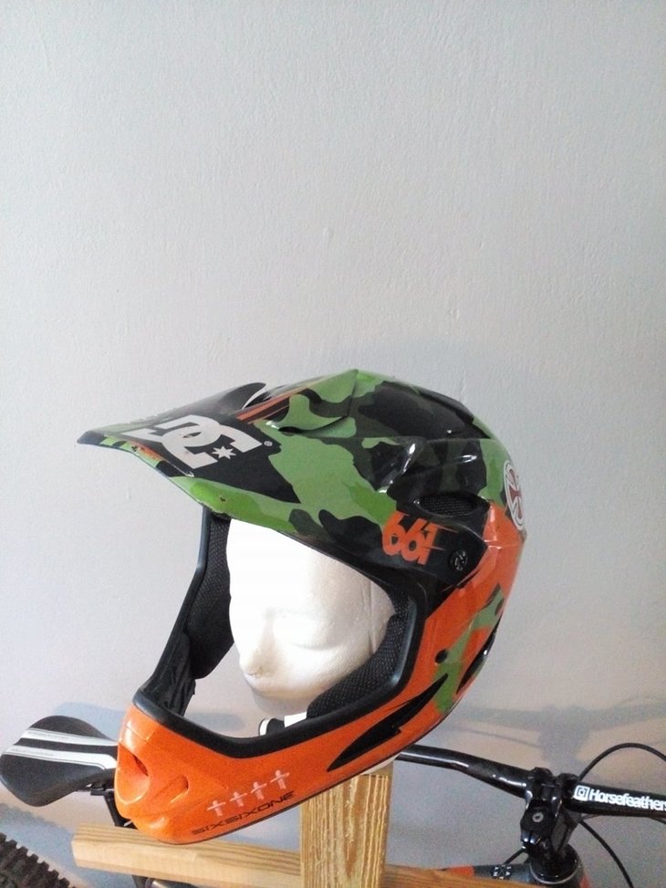 Prodám: Downhill helma - bazar - Bike-forum.cz