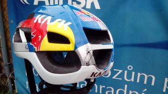 Prodám: Nejetou helmu Red Bull vel. M - 52-58cm - bazar - Bike-forum.cz